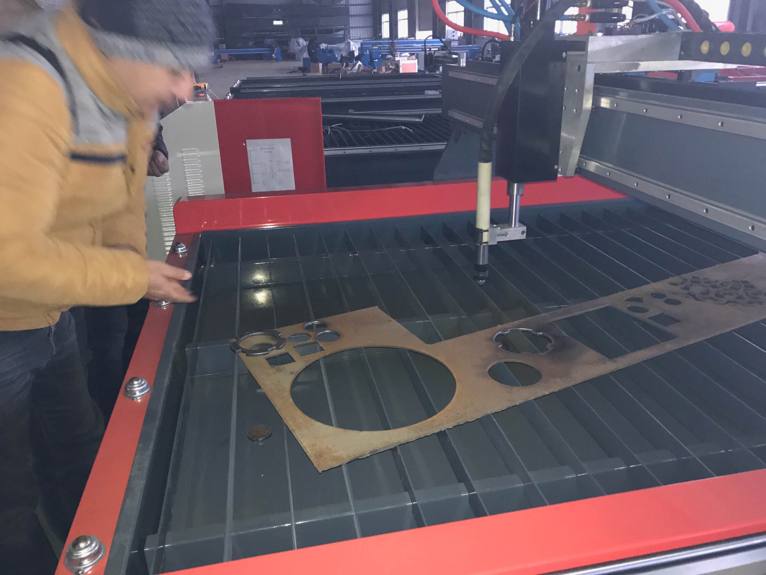 Rotary axis plasma cutting machine for pipe steel and plate steel