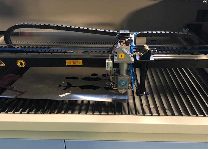 Double heads metal laser cutting machine